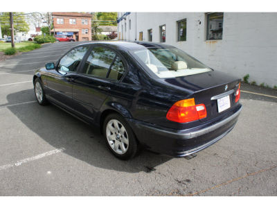 2001 BMW 325 i -
Cars.com </title>
<meta name="title" content="2001 BMW 325 i - Cars.com"/>
<meta name="description" content="Listed on Cars.com