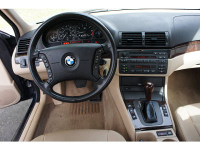 2001 BMW 325 i -
Cars.com </title>
<meta name="title" content="2001 BMW 325 i - Cars.com"/>
<meta name="description" content="Listed on Cars.com
