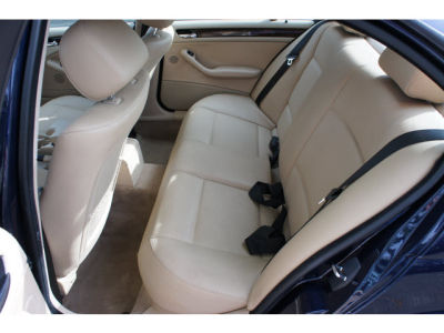 2001 BMW 325 i -
Cars.com </title>
<meta name="title" content="2001 BMW 325 i - Cars.com"/>
<meta name="description" content="Listed on Cars.com