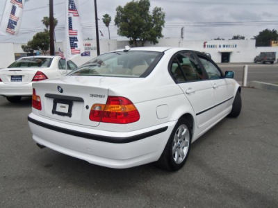 2005 BMW 325 i -
Cars.com </title>
<meta name="title" content="2005 BMW 325 i - Cars.com"/>
<meta name="description" content="Listed on Cars.com