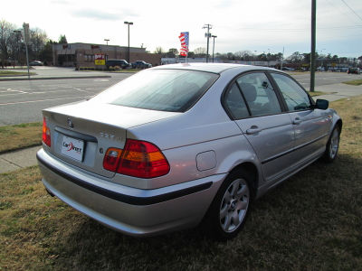 2003 BMW 325  xi -
   Cars.com </title>
   <meta name="title" content="2003 BMW 325  xi - Cars.com"/>
   <meta name="description" content="Listed on Cars.com