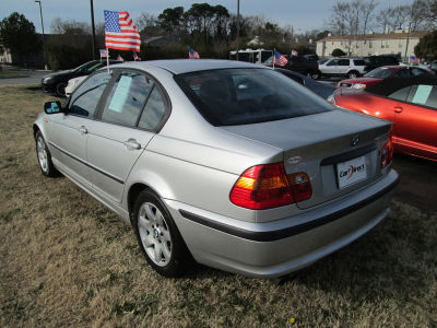 2003 BMW 325  xi -
   Cars.com </title>
   <meta name="title" content="2003 BMW 325  xi - Cars.com"/>
   <meta name="description" content="Listed on Cars.com