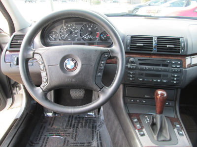 2003 BMW 325  xi -
   Cars.com </title>
   <meta name="title" content="2003 BMW 325  xi - Cars.com"/>
   <meta name="description" content="Listed on Cars.com