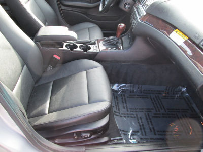 2003 BMW 325  xi -
   Cars.com </title>
   <meta name="title" content="2003 BMW 325  xi - Cars.com"/>
   <meta name="description" content="Listed on Cars.com
