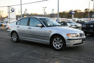 2003 BMW 325  xi -
   Cars.com </title>
   <meta name="title" content="2003 BMW 325  xi - Cars.com"/>
   <meta name="description" content="Listed on Cars.com