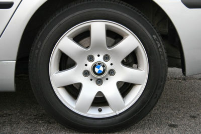 2003 BMW 325  xi -
   Cars.com </title>
   <meta name="title" content="2003 BMW 325  xi - Cars.com"/>
   <meta name="description" content="Listed on Cars.com