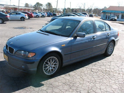 2005 BMW 325  i -
   Cars.com </title>
   <meta name="title" content="2005 BMW 325  i - Cars.com"/>
   <meta name="description" content="Listed on Cars.com