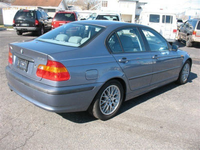2005 BMW 325 i -
Cars.com </title>
<meta name="title" content="2005 BMW 325 i - Cars.com"/>
<meta name="description" content="Listed on Cars.com