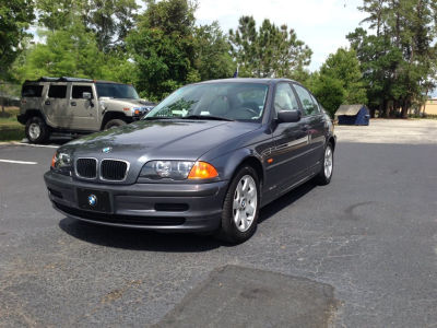 2001 BMW 325  i -
   Cars.com </title>
   <meta name="title" content="2001 BMW 325  i - Cars.com"/>
   <meta name="description" content="Listed on Cars.com