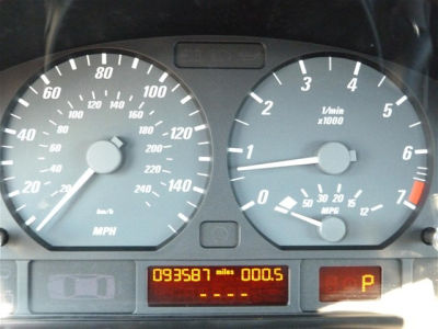 2004 BMW 325  Ci -
   Cars.com </title>
   <meta name="title" content="2004 BMW 325  Ci - Cars.com"/>
   <meta name="description" content="Listed on Cars.com
