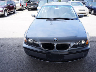 2004 BMW 325  i -
   Cars.com </title>
   <meta name="title" content="2004 BMW 325  i - Cars.com"/>
   <meta name="description" content="Listed on Cars.com