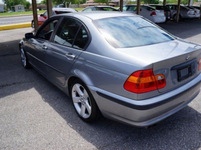 2004 BMW 325  i -
   Cars.com </title>
   <meta name="title" content="2004 BMW 325  i - Cars.com"/>
   <meta name="description" content="Listed on Cars.com