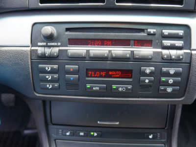 2004 BMW 325  i -
   Cars.com </title>
   <meta name="title" content="2004 BMW 325  i - Cars.com"/>
   <meta name="description" content="Listed on Cars.com