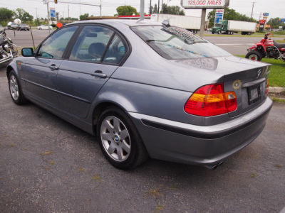 2004 BMW 325 xi -
Cars.com </title>
<meta name="title" content="2004 BMW 325 xi - Cars.com"/>
<meta name="description" content="Listed on Cars.com