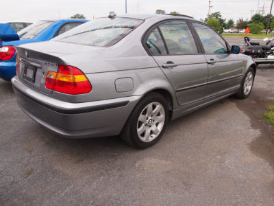2004 BMW 325 xi -
Cars.com </title>
<meta name="title" content="2004 BMW 325 xi - Cars.com"/>
<meta name="description" content="Listed on Cars.com