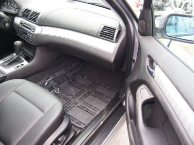 2004 BMW 325 xi -
Cars.com </title>
<meta name="title" content="2004 BMW 325 xi - Cars.com"/>
<meta name="description" content="Listed on Cars.com