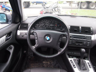 2004 BMW 325 xi -
Cars.com </title>
<meta name="title" content="2004 BMW 325 xi - Cars.com"/>
<meta name="description" content="Listed on Cars.com