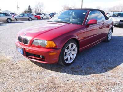 2001 BMW 325  Ci -
   Cars.com </title>
   <meta name="title" content="2001 BMW 325  Ci - Cars.com"/>
   <meta name="description" content="Listed on Cars.com