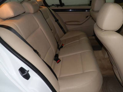 2003 BMW 325 i -
Cars.com </title>
<meta name="title" content="2003 BMW 325 i - Cars.com"/>
<meta name="description" content="Listed on Cars.com