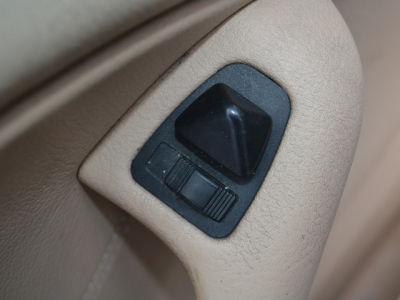 2001 BMW 325 i -
Cars.com </title>
<meta name="title" content="2001 BMW 325 i - Cars.com"/>
<meta name="description" content="Listed on Cars.com