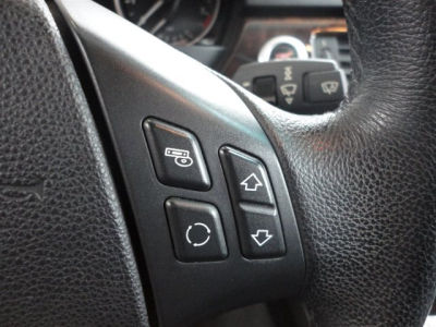 2006 BMW 330  i