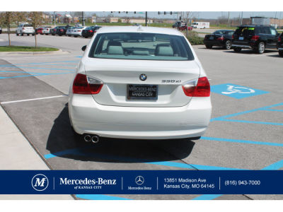 2006 BMW 330  xi
