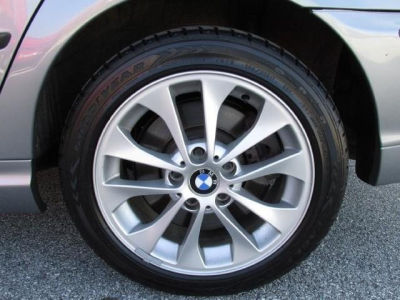 2005 BMW 330  xi