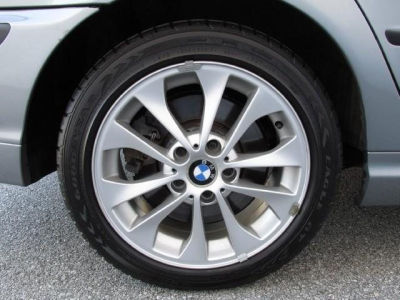 2005 BMW 330  xi