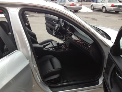 2006 BMW 330  i