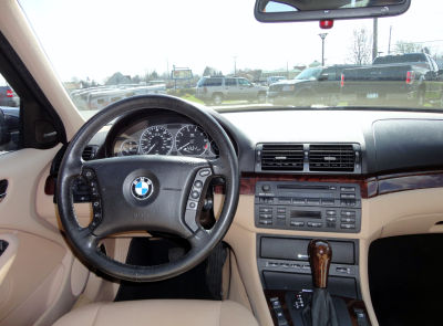 2005 BMW 330  xi