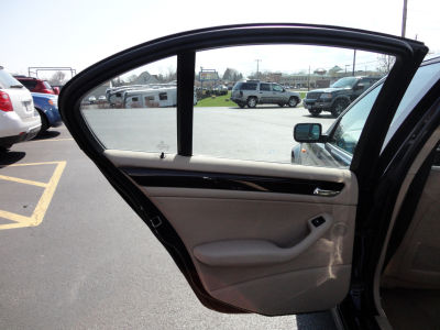 2005 BMW 330  xi