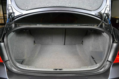 2006 BMW 330  i