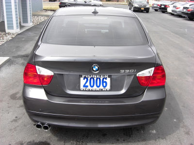 2006 BMW 330  i