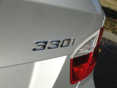 2006 BMW 330  i