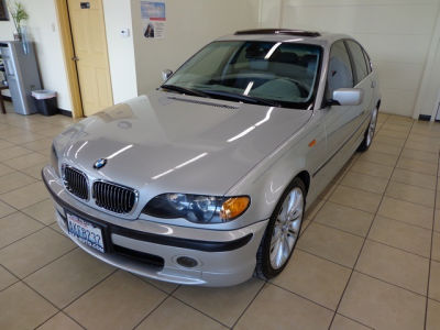 2004 BMW 330  i