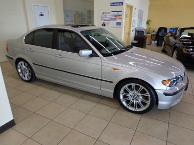 2004 BMW 330 i
