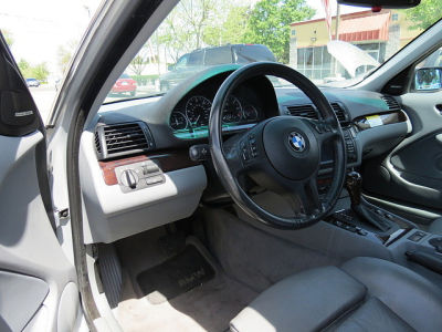 2005 BMW 330  i