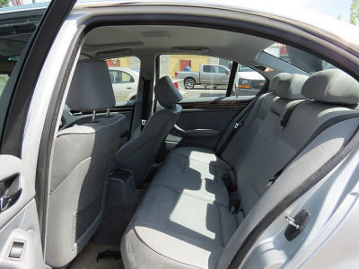 2005 BMW 330  i