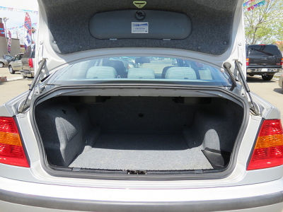 2005 BMW 330  i