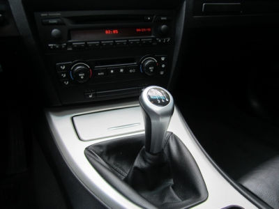 2006 BMW 330  i