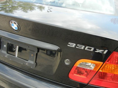 2005 BMW 330  xi