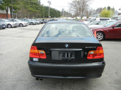 2005 BMW 330  xi