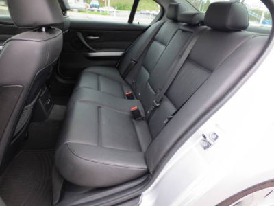 2006 BMW 330  i