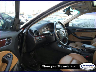 2004 BMW 330  xi
