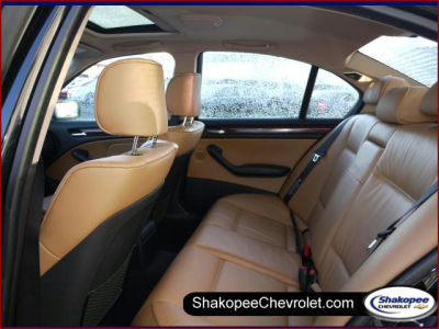 2004 BMW 330  xi