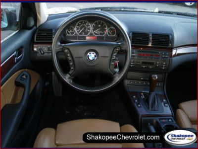 2004 BMW 330  xi