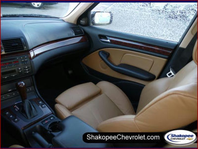 2004 BMW 330  xi