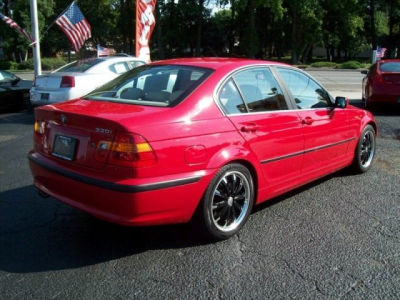 2004 BMW 330  i