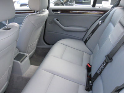 2004 BMW 330  xi