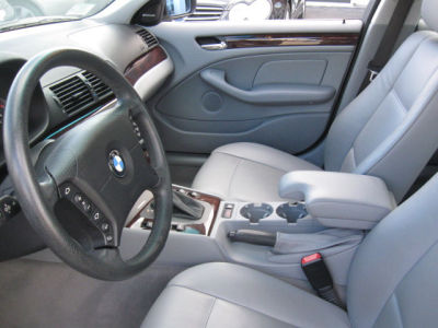 2004 BMW 330  xi